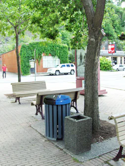 Lid for public waste bins EcoloTOP use in park