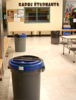 Couvercle pour poubelles EcoloTOP Installation école Rochebelle
